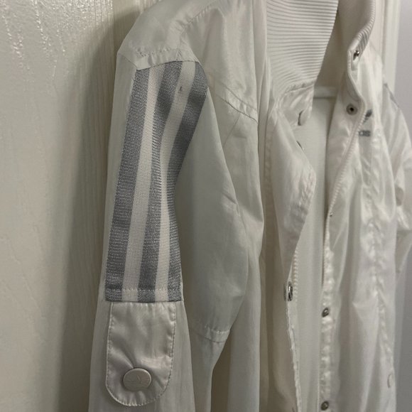 Adidas women's white 3-stripes jacket with holographic logo print - Picture 10 of 10